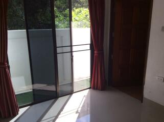 Pattaya 5 Bedrooms Townhome in Village Discounted