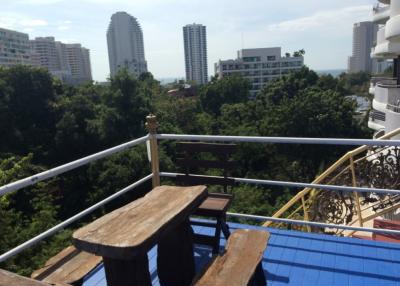 Pattaya 5 Bedrooms Townhome in Village Discounted