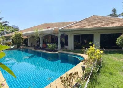 Luxury pool villa with 4 bedrooms for sale