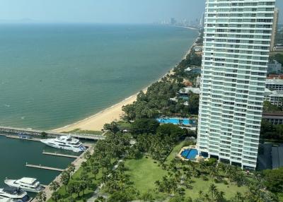 Large 3 bedroom Condo with stunning sea view