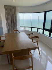 Large 3 bedroom Condo with stunning sea view