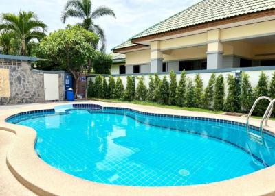 Nice House with swimming pool in East-Pattaya