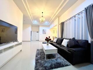 Nice House with swimming pool in East-Pattaya