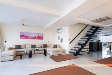 Fully furnished penthouse in Jomtien for sale