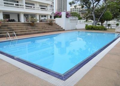 Beautiful 3 bedroom condo directly at the beach