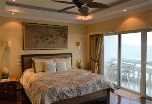 คอนโด 3 ห้องนอนที่สวยงามริมชายหาดโดยตรง