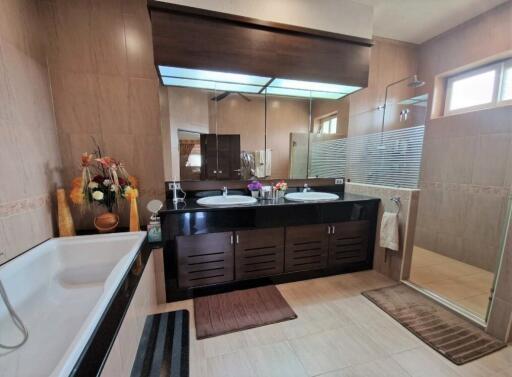 Stunning 4 bedroom Poolvilla in East-Pattaya