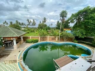 Family house with swimming pool for sale