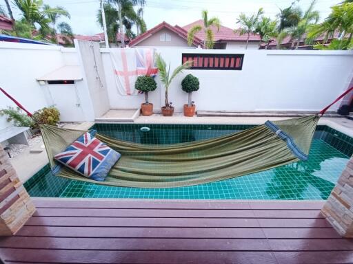 Beautiful 3 Bedroom House with private Pool