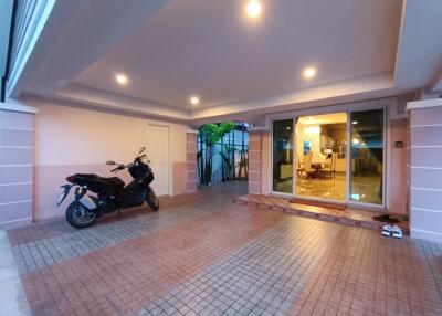 Beautiful 3 Bedroom House with private Pool