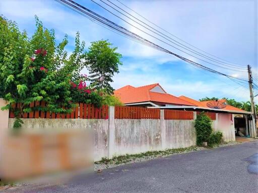 Single house in peaceful area for sale