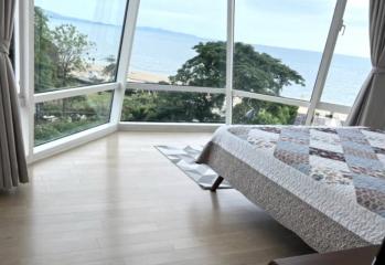 Luxury condo with 3 bedrooms and sea view