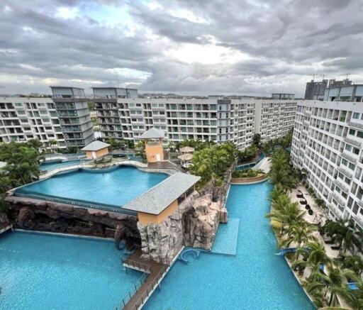 Nice 1 bedroom condo with pool view