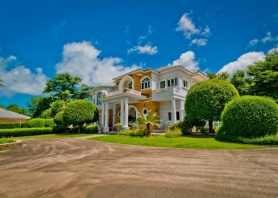 Luxury house with large land for sale