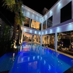 Luxury villa with private pool and 8 bedrooms