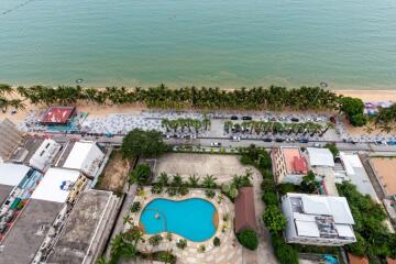 Colossal corner unit at Jomtien Beach