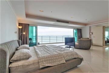 Colossal corner unit at Jomtien Beach