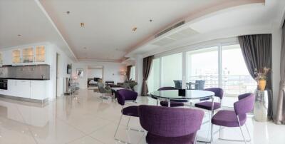 Colossal corner unit at Jomtien Beach