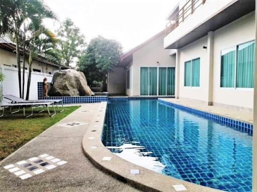 House with 4 bedrooms and big swimming pool