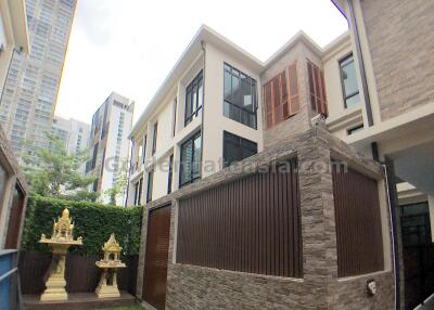 5-Bedrooms single House in Compound with private pool - Phrom Phong BTS