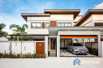 Pool Villa in the Heart of Pattaya City from a Reputable Developer for Sale!