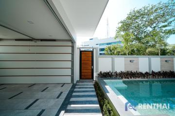 Pool Villa in the Heart of Pattaya City from a Reputable Developer for Sale!