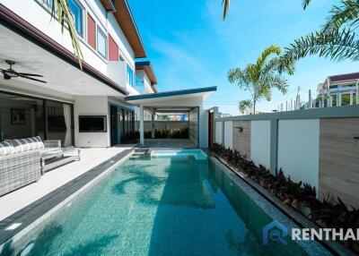 Pool Villa in the Heart of Pattaya City from a Reputable Developer for Sale!