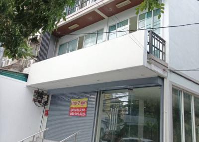 4-BR Townhouse near BTS Surasak