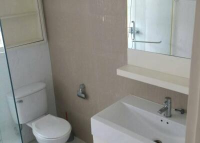 2-BR Condo at Baan Siri Sukhumvit 13 Condominium near ARL Makkasan