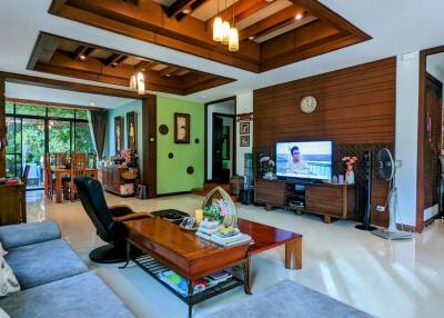 Luxury Pool Villa 4 Bed for Sale in East Pattaya