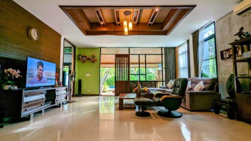 Luxury Pool Villa 4 Bed for Sale in East Pattaya