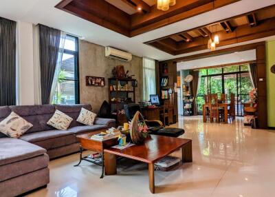 Luxury Pool Villa 4 Bed for Sale in East Pattaya