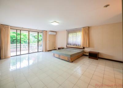 3 ห้องนอน คอนโด สำหรับขาย ใน จอมเทียน - Grand Condotel