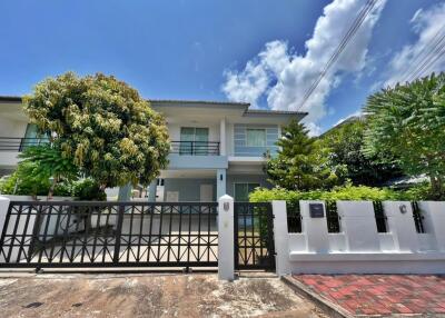 House in East Pattaya with 3 Bedrooms for Sale