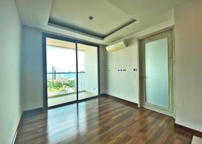 Great Condo at The Peak Towers for Sale