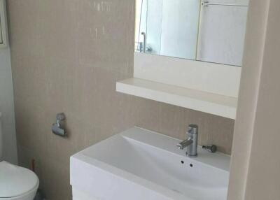 2-BR Condo at Baan Siri Sukhumvit 13 Condominium near ARL Makkasan