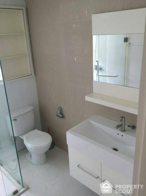 2-BR Condo at Baan Siri Sukhumvit 13 Condominium near ARL Makkasan