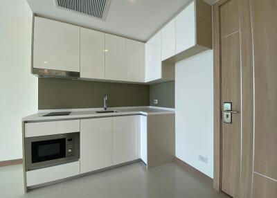 Unfurnished Riviera Jomtien Condo for Sale