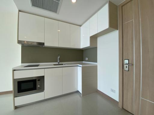 Unfurnished Riviera Jomtien Condo for Sale