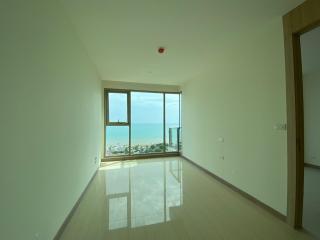 Unfurnished Riviera Jomtien Condo for Sale