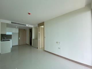 Unfurnished Riviera Jomtien Condo for Sale