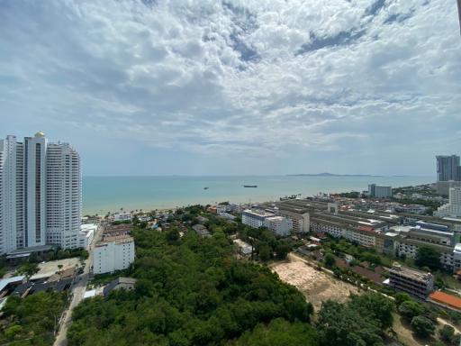 Unfurnished Riviera Jomtien Condo for Sale