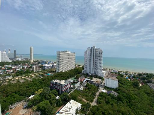 Unfurnished Riviera Jomtien Condo for Sale