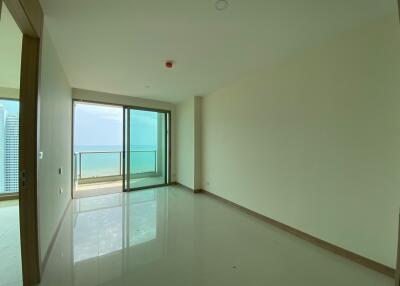 Unfurnished Riviera Jomtien Condo for Sale