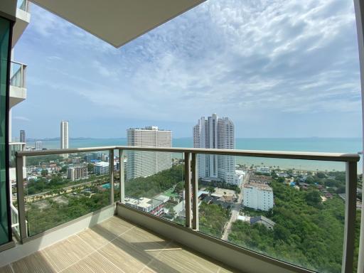 Unfurnished Riviera Jomtien Condo for Sale