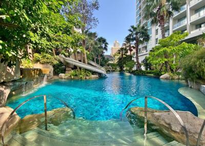 Pool Views Riviera Wongamat Condo for Sale