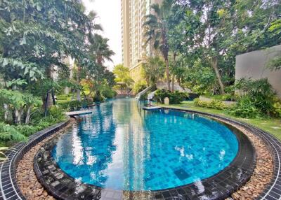 Pool Views Riviera Wongamat Condo for Sale