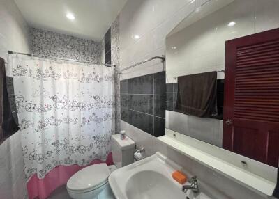 2 Bedrooms Nong Pla Lai Single House for Sale