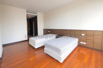 3-Bedrooms on high floor with balcony - Sukhumvit 55 (Thong Lo)