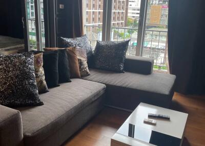 2-BR Condo at The Tempo Ruamrudee Condominium near BTS Phloen Chit